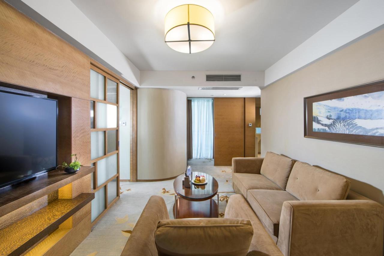 The La Hotel 新世界伟瑞酒店 شينزين المظهر الخارجي الصورة
