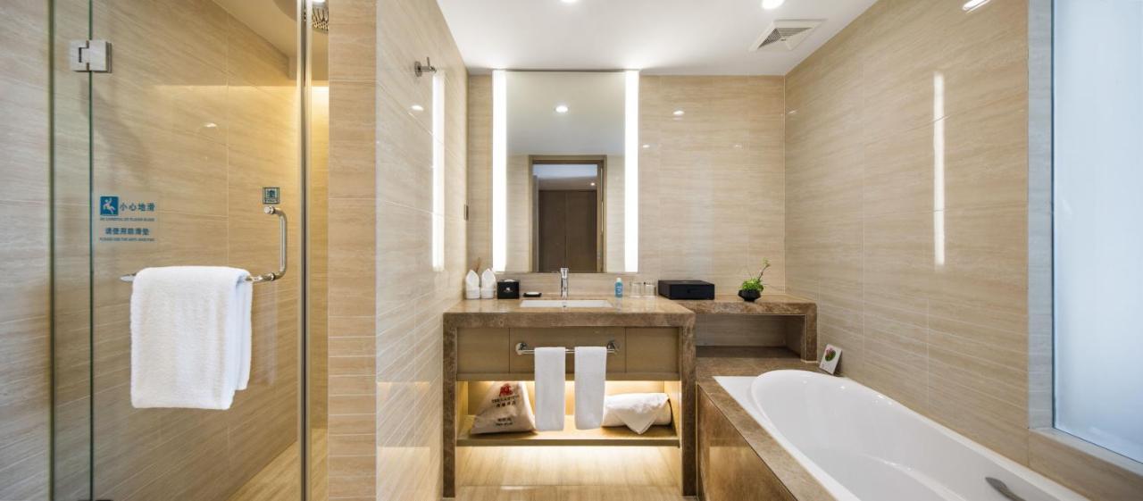 The La Hotel 新世界伟瑞酒店 شينزين المظهر الخارجي الصورة