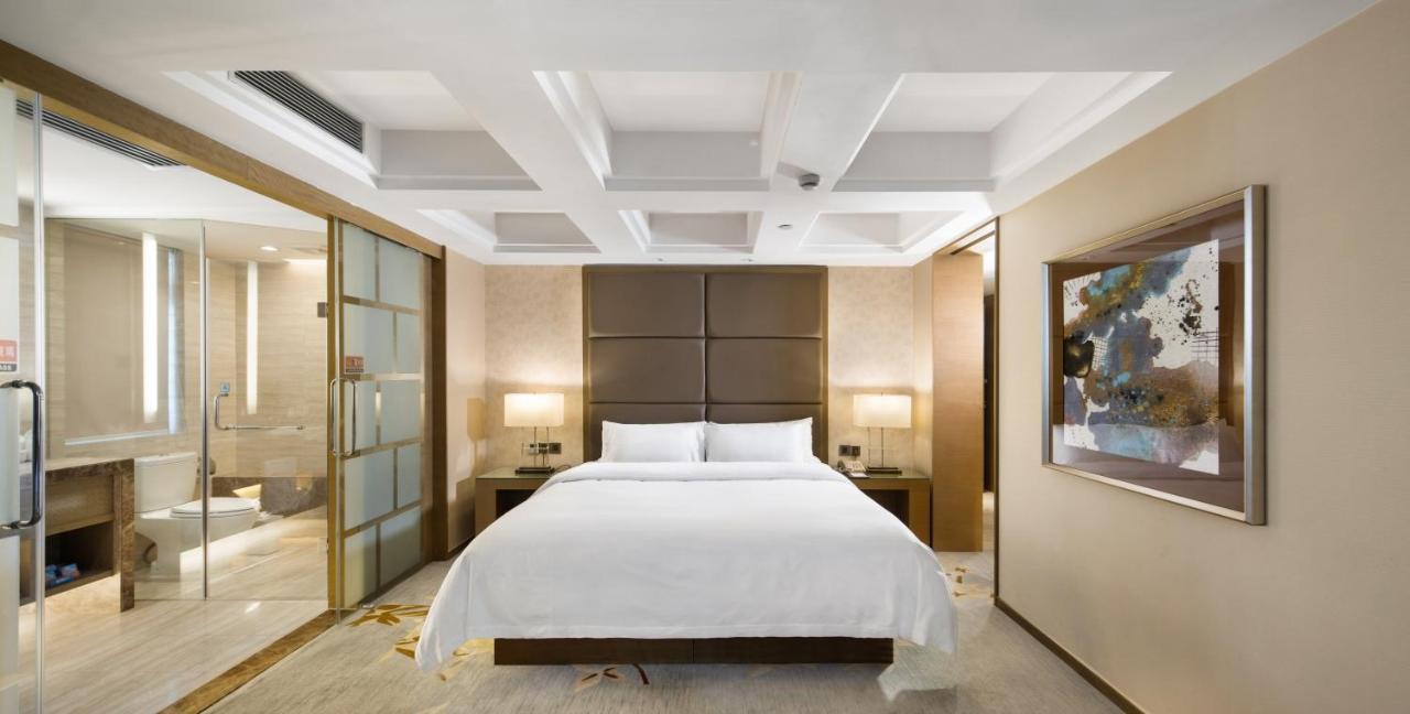 The La Hotel 新世界伟瑞酒店 شينزين المظهر الخارجي الصورة