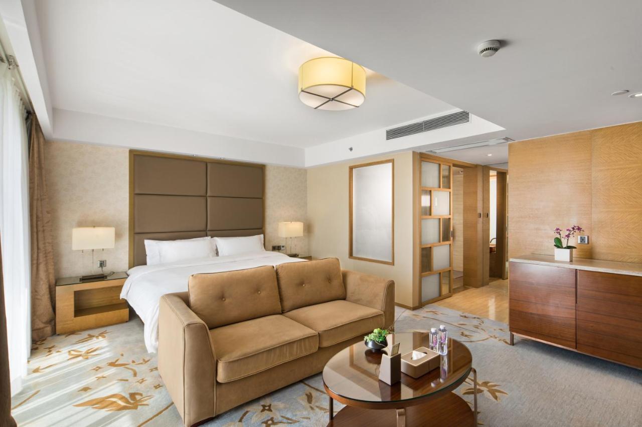 The La Hotel 新世界伟瑞酒店 شينزين المظهر الخارجي الصورة
