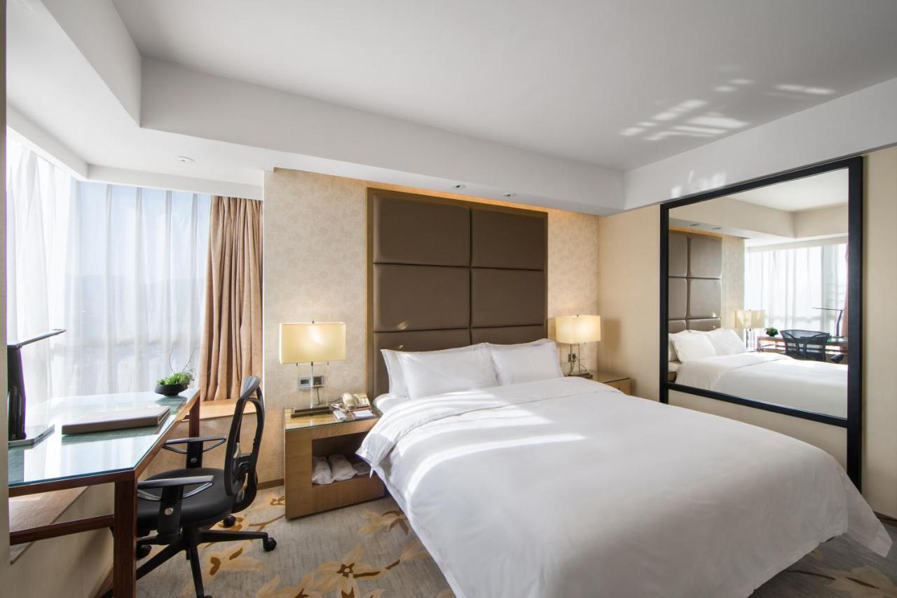 The La Hotel 新世界伟瑞酒店 شينزين المظهر الخارجي الصورة