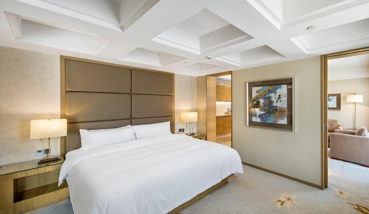 The La Hotel 新世界伟瑞酒店 شينزين المظهر الخارجي الصورة