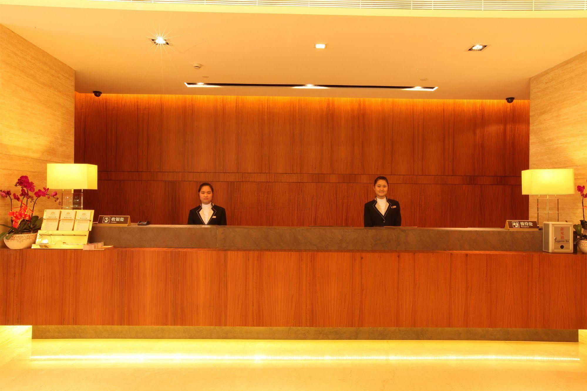 The La Hotel 新世界伟瑞酒店 شينزين المظهر الداخلي الصورة